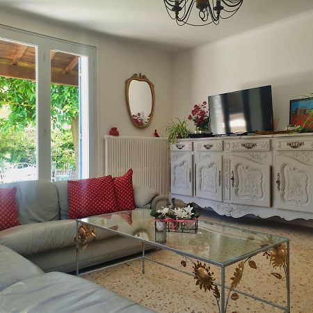 Villa calme, climatisée, piscine, à 2 pas du centre LʼIsle-sur-la-Sorgue Esterno foto