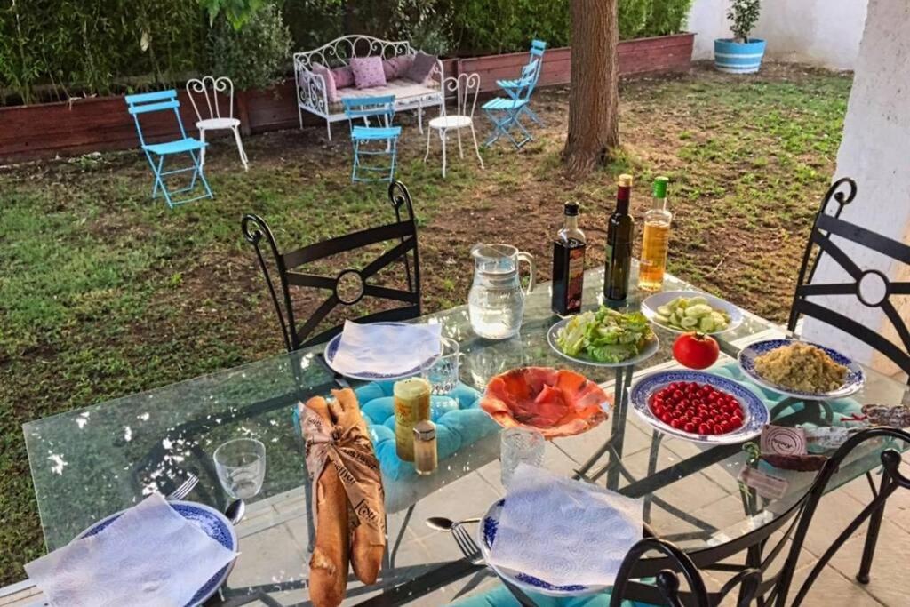 Villa calme, climatisée, piscine, à 2 pas du centre LʼIsle-sur-la-Sorgue Esterno foto