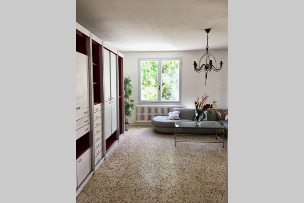 Villa calme, climatisée, piscine, à 2 pas du centre LʼIsle-sur-la-Sorgue Esterno foto