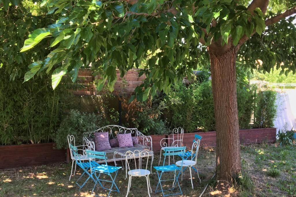 Villa calme, climatisée, piscine, à 2 pas du centre LʼIsle-sur-la-Sorgue Esterno foto