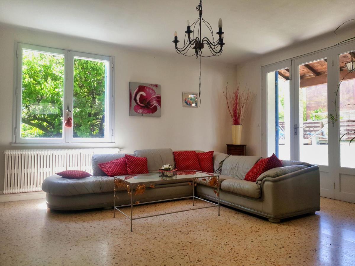 Villa calme, climatisée, piscine, à 2 pas du centre LʼIsle-sur-la-Sorgue Esterno foto